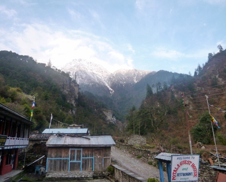 Passing through the village of Danaque on the way up to Manang